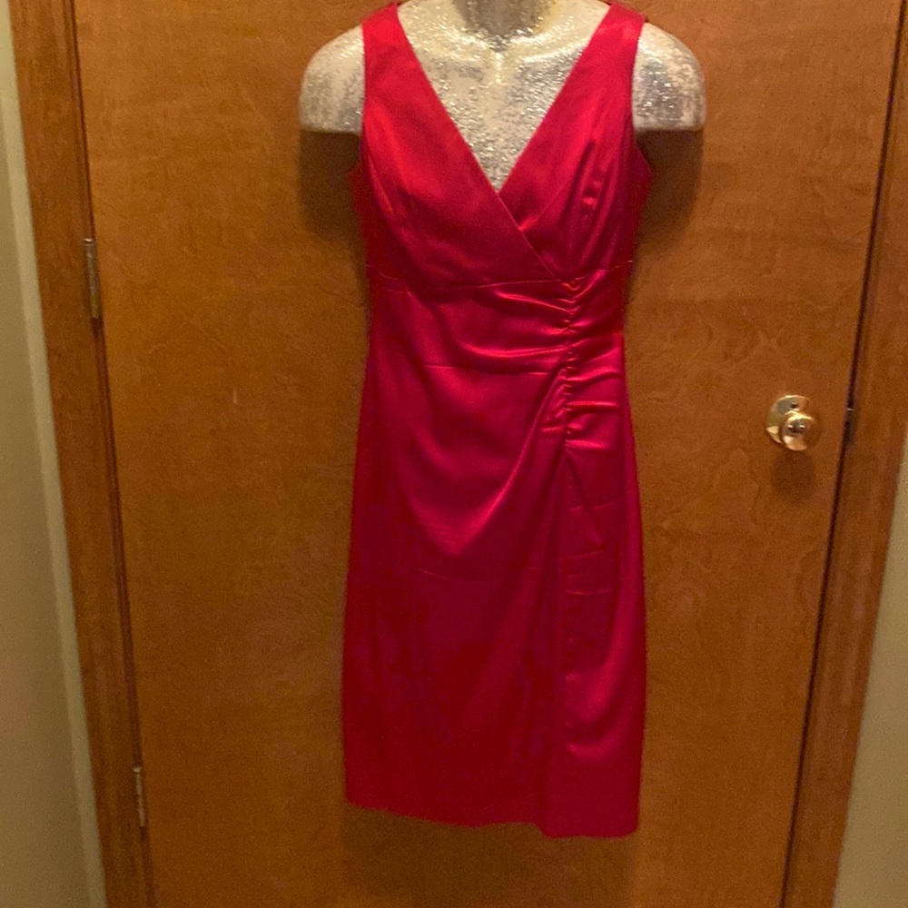 Lady in Red! Size 6 w plenty of spandex stretch!Knee length for 5'7"